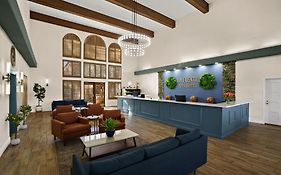 La Fuente Inn&Suites